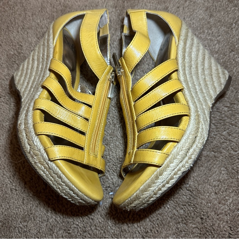 Sofft Women’s Wedge Heels  Zip Yellow Sandal Size 8M Leather - Picture 3 of 12